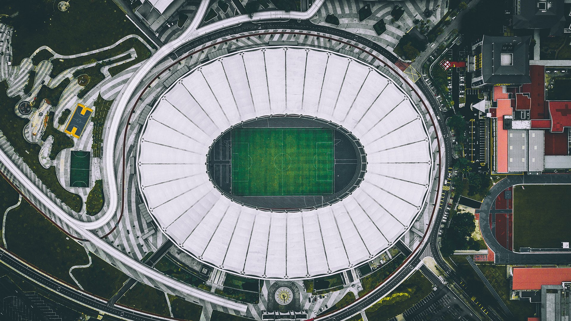 bet365-字母哥狂飙十五场统治赛场，中国男篮逆境搏极限燃热血
